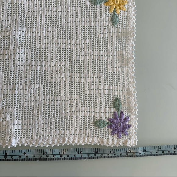 Vintage | Handcrafted | White Crochet Doilies with Flower Corner - Picture 7 of 8